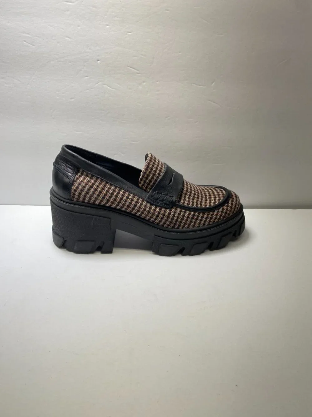 Steve Madden Women's Beth Heel Brown Plaid Loafer Sz 10